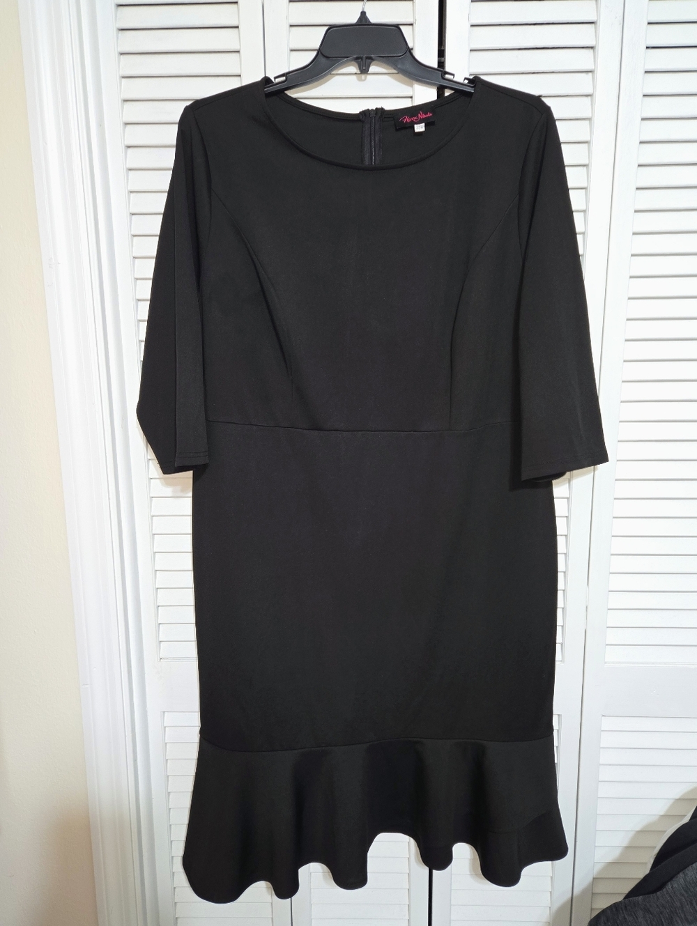 Hanna Nikole Women's 20W Classic Black Ruffle-Hem Dress